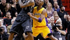 LeBron James vs Kobe Bryant © Christophe Elise