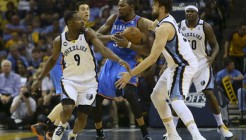 Kevin Durant encerclé