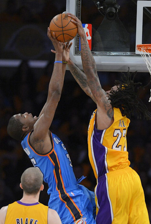 Jordan Hill contre Kevin Durant - AP