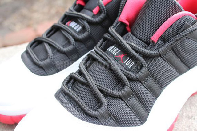 Air Jordan XI Low blanc/noir/rouge