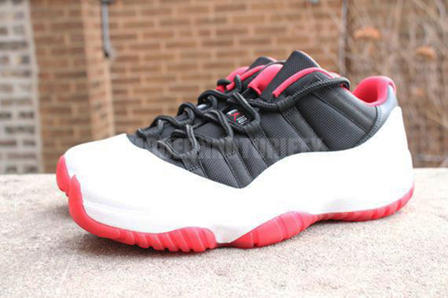 Air Jordan XI Low blanc/noir/rouge