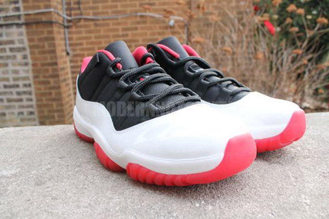 Air Jordan XI Low blanc/noir/rouge