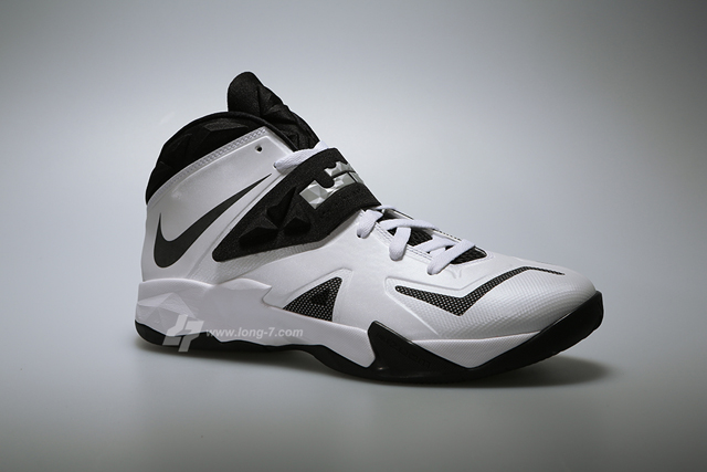 Nike Zoom Soldier VII