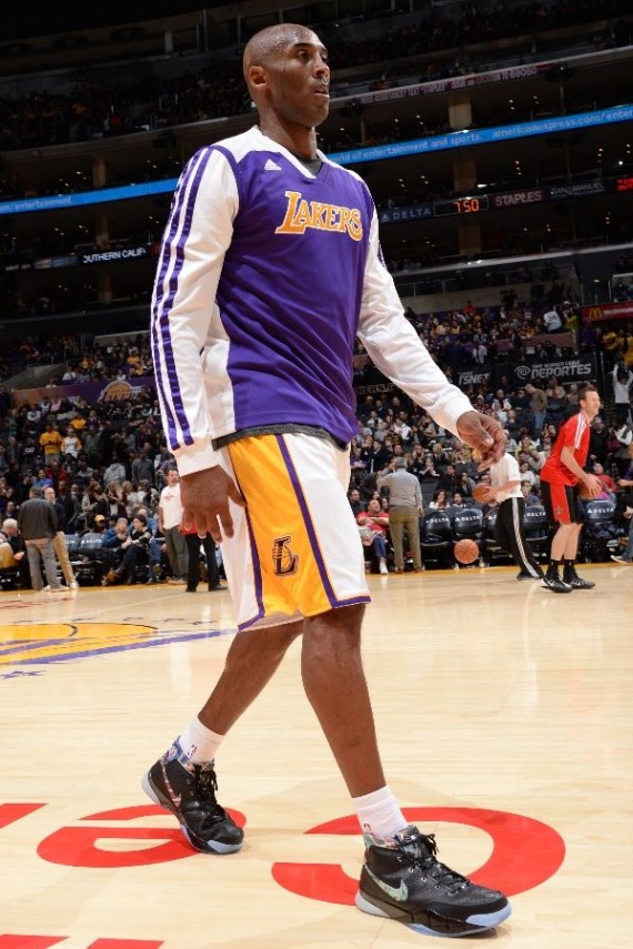 nba-feet-kobe-zoom-prelude-1-01-570x855