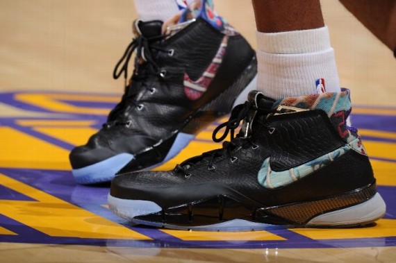 nba-feet-kobe-zoom-prelude-1-02-570x379