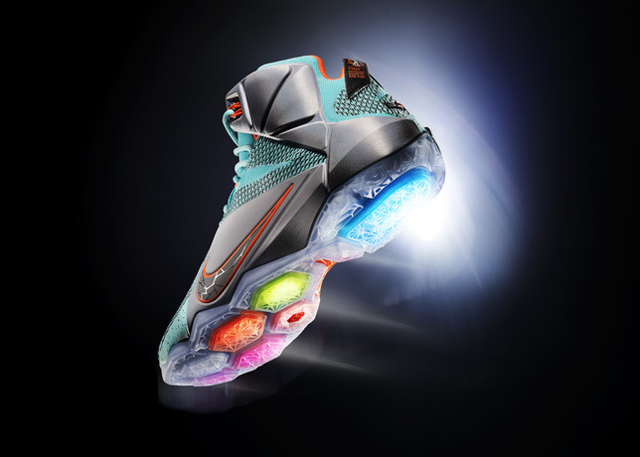 Ho14_SNP_BB_LebronXII_684593-301_HERO_large