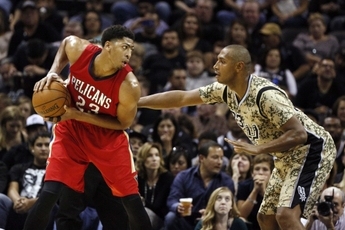 Anthony Davis fait la totale aux Spurs