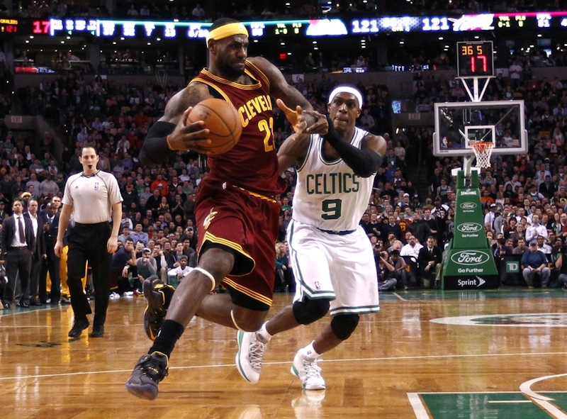 LeBron James (41 points) traumatise les Celtics