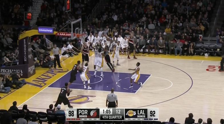[replay] Damian Lillard posterize la raquette des Lakers
