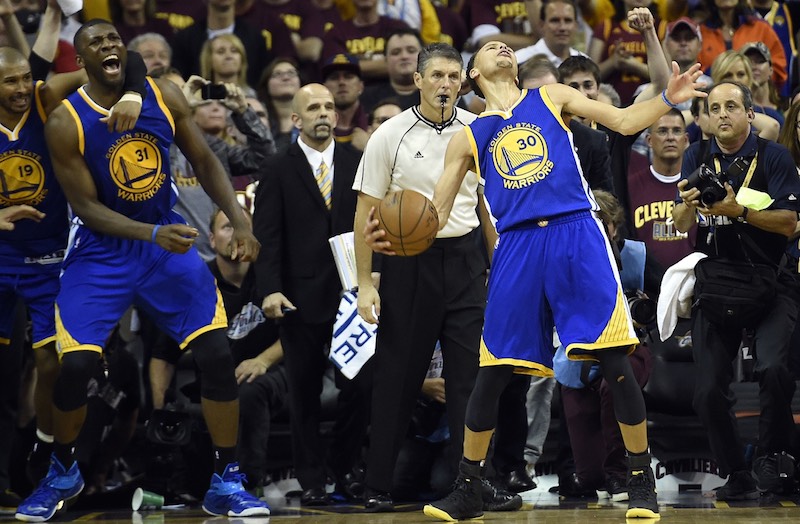 Hoopcast n°89 - Gloire aux Warriors !