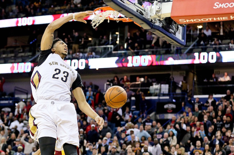 Anthony Davis touché à la tête