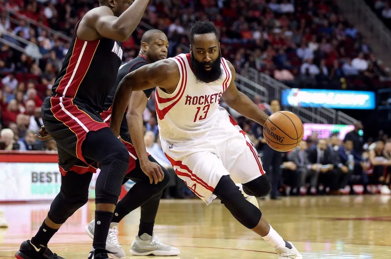 James Harden s'occupe de tout face à Miami