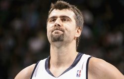 Mehmet Okur dans le staff des Suns