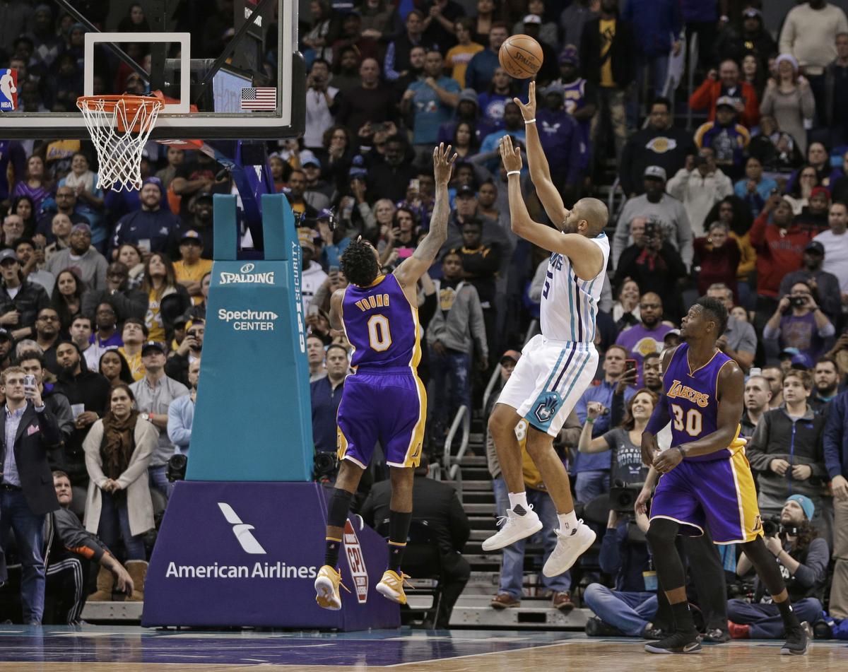 Nicolas Batum inscrit le panier de la victoire