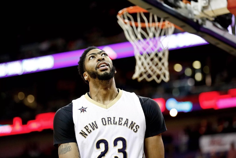 Décalé en pivot, Anthony Davis bat son record de rebonds