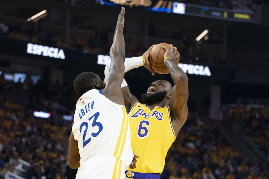 LeBron James défie Draymond Green