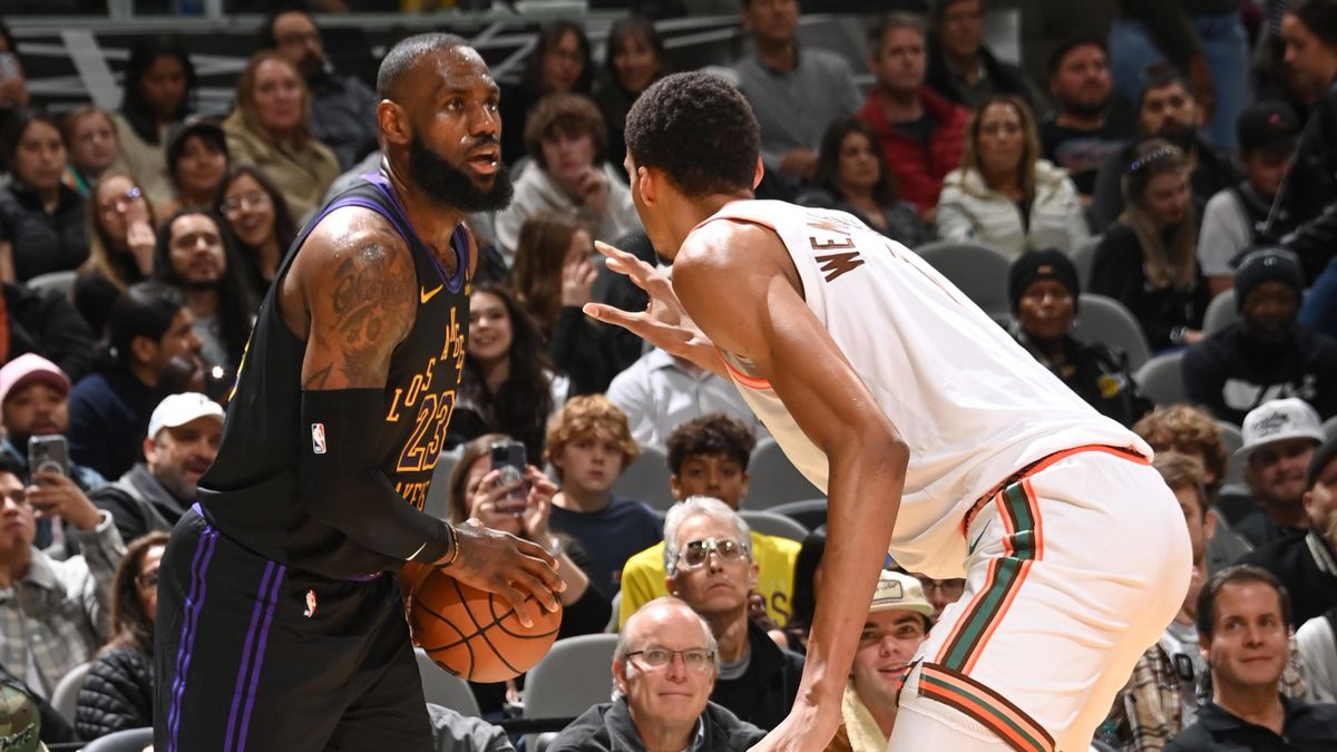 LeBron James et Victor Wembanyama