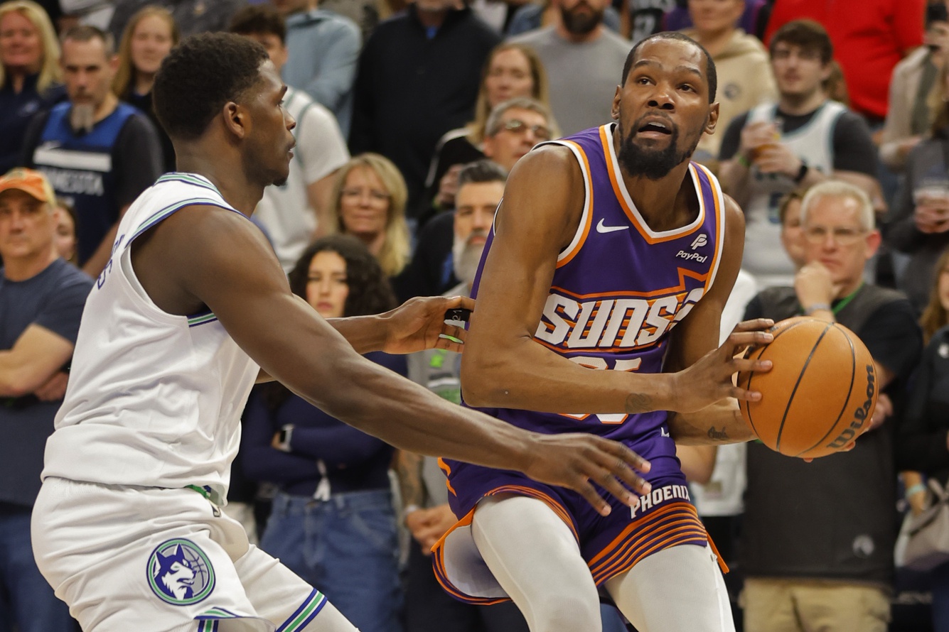 Les Suns face aux Wolves