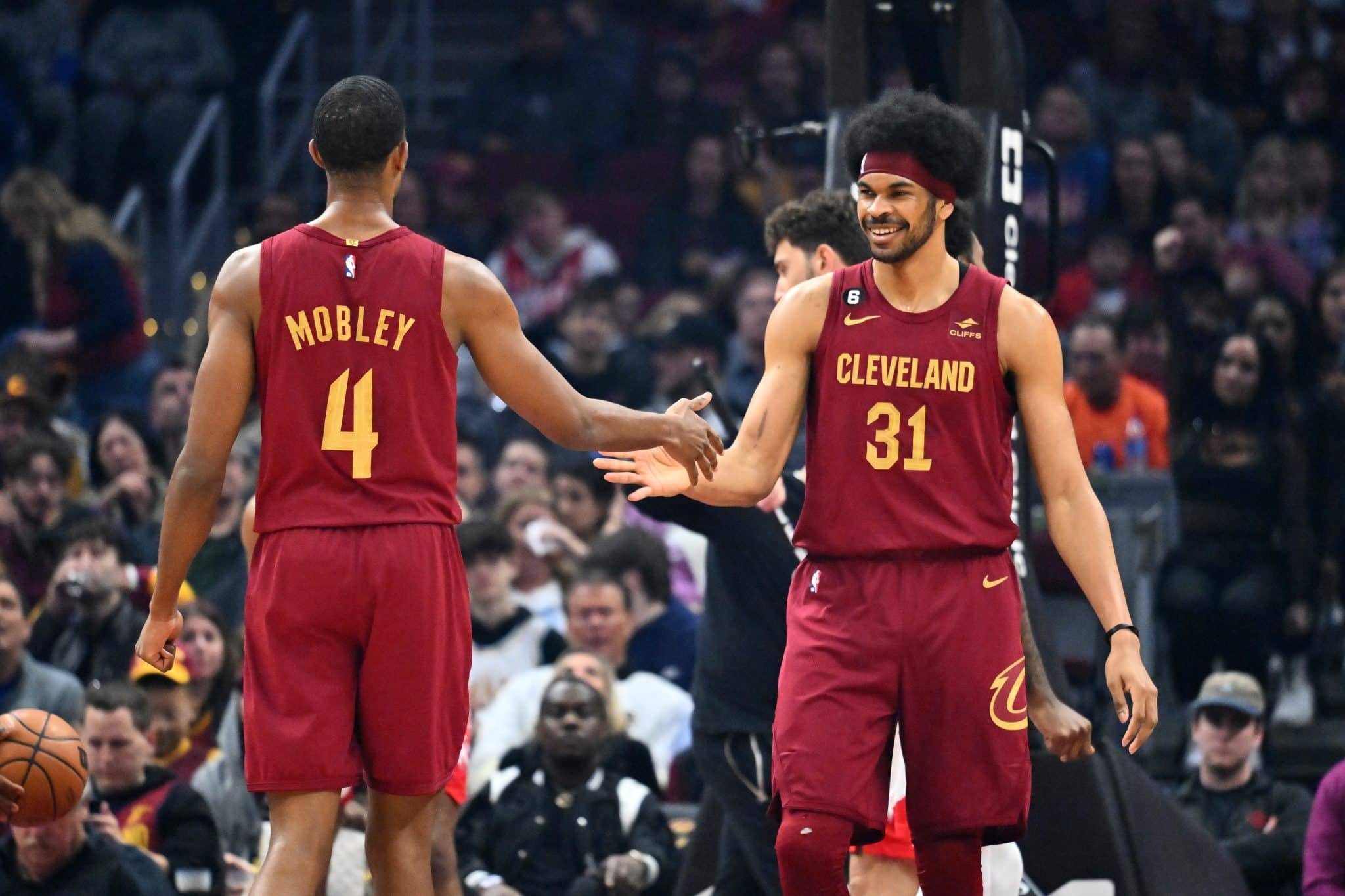 Evan Mobley et Jarrett Allen, symbole du retour des doublettes d'intérieurs en NBA ?