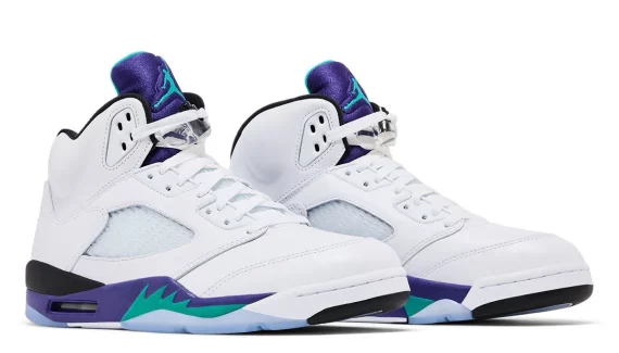 La Air Jordan 5 « Grape » démarre bien l’été