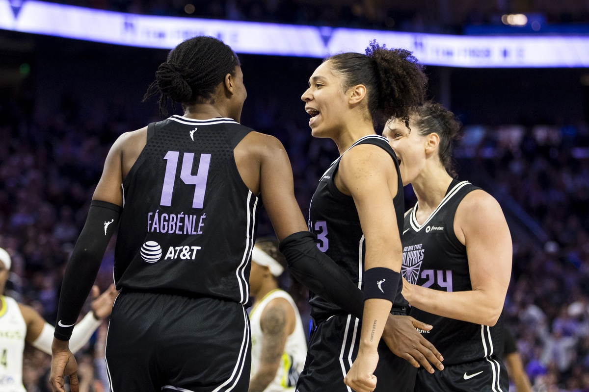 Janelle Salaün avec les Golden State Valkyries