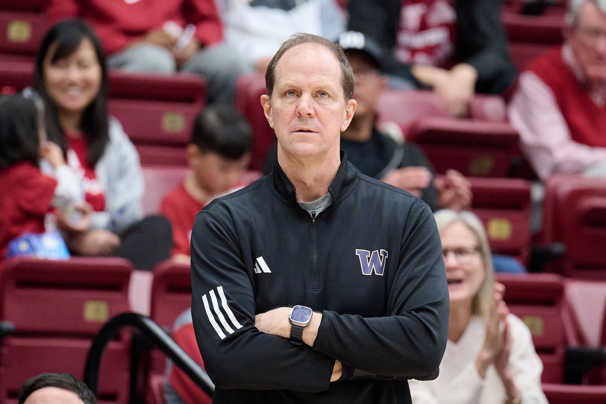 Mike Hopkins alors coach de Washington, en NCAA, le 24 janvier 2024