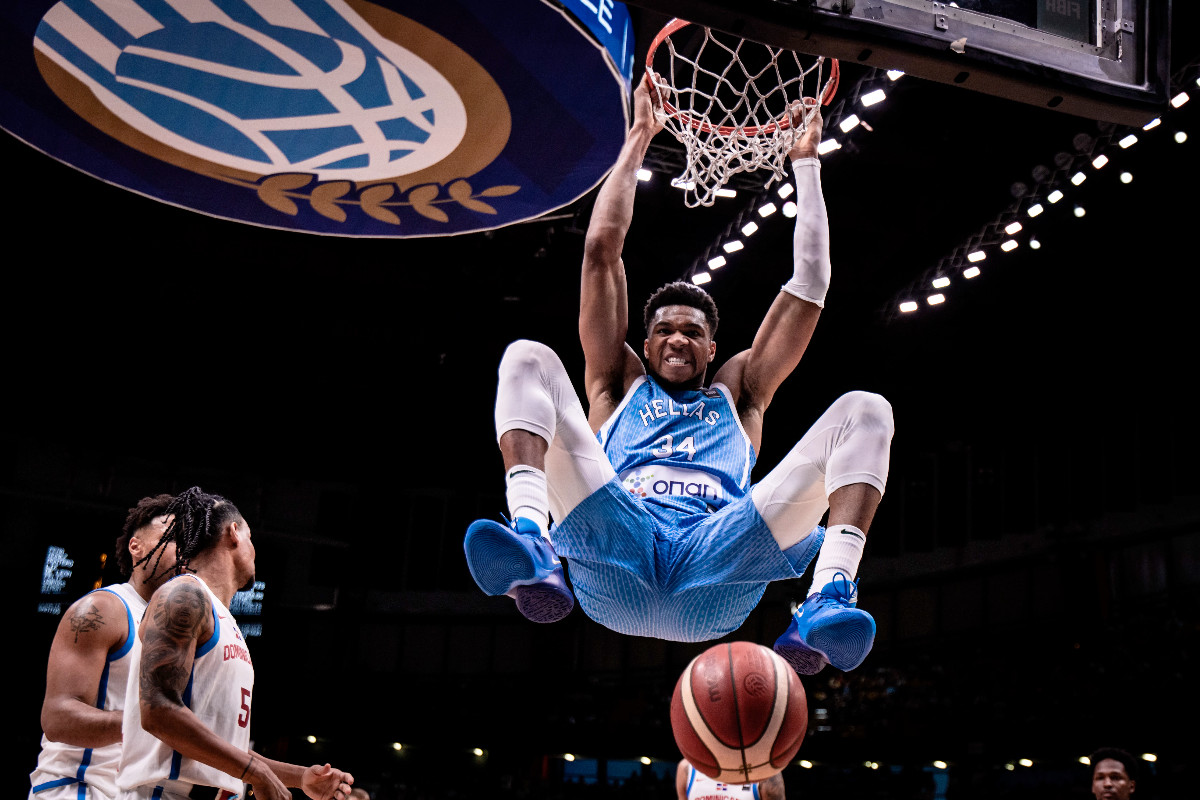 Giannis Antetokounmpo avec la Grèce
