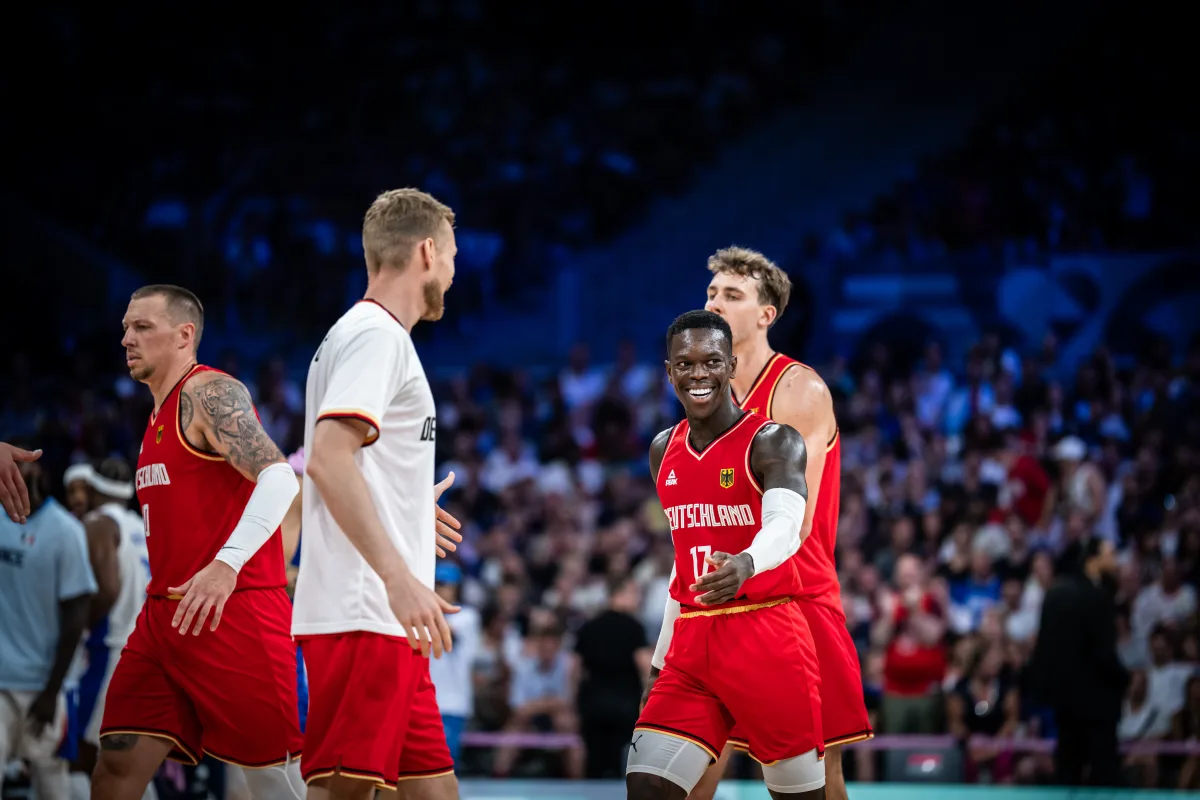 Dennis Schröder et Franz Wagner avec l'Allemagne (crédit photo : FIBA)