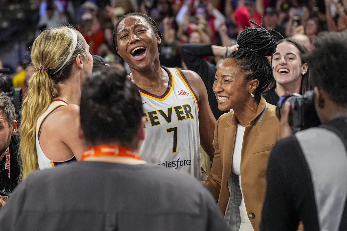 Lexie Hull et Aliyah Boston (Indiana Fever) après leur qualification contre le Dream