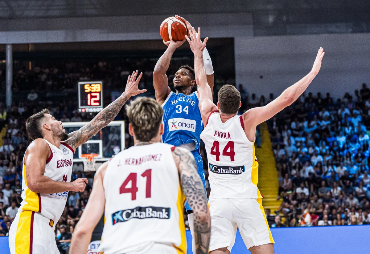 Giannis Antetokounmpo avec la Grèce