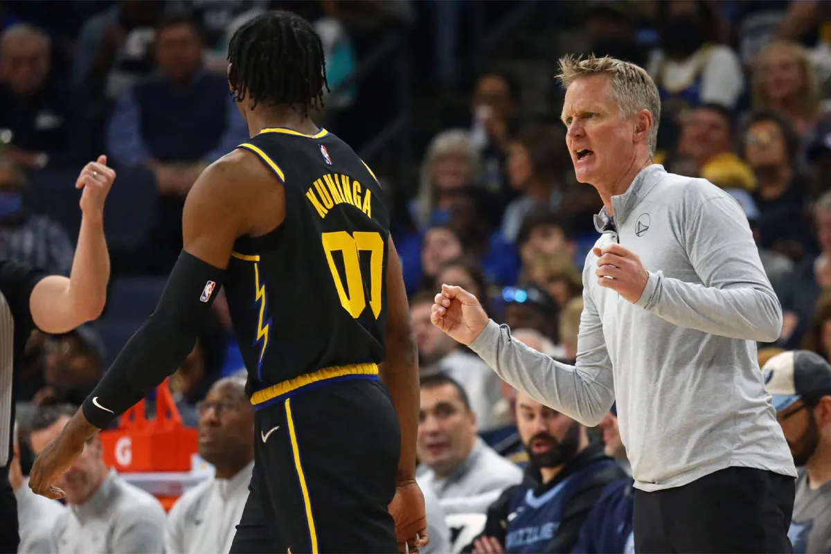Steve Kerr avec Jonathan Kuminga
