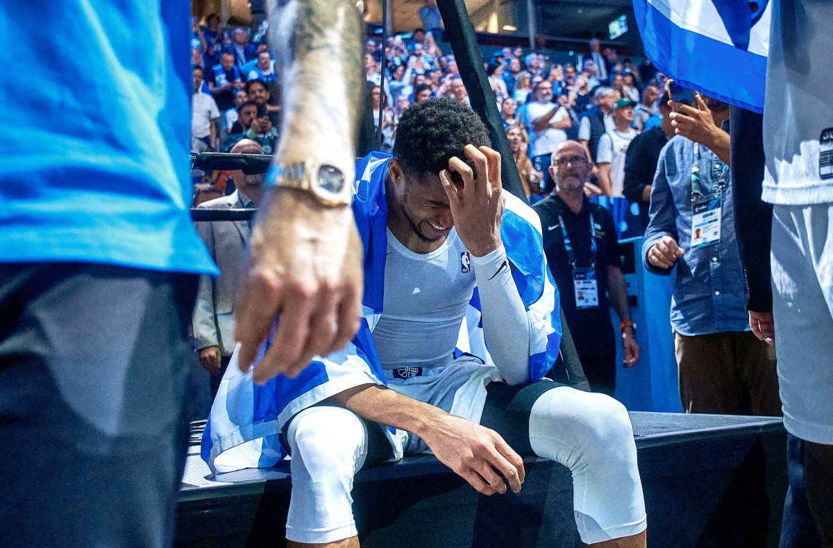 Giannis Antetokounmpo (Grèce) contre la Finlande lors de l'Eurobasket 2025 (crédit photo : FIBA)