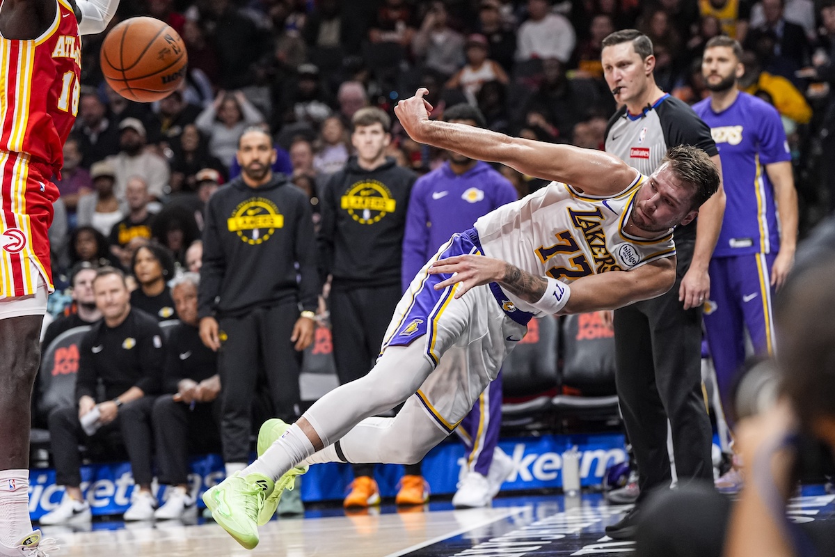 Luka Doncic Lakers face aux Hawks