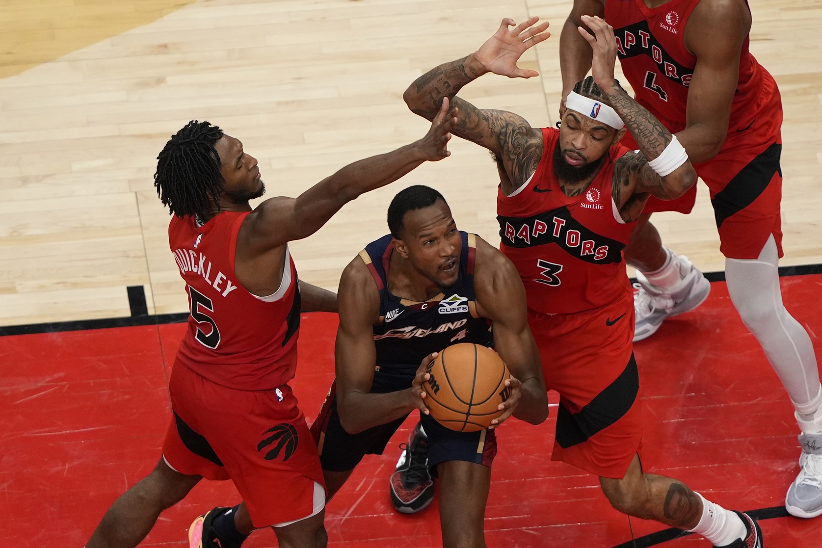 Les Raptors face aux Cavaliers