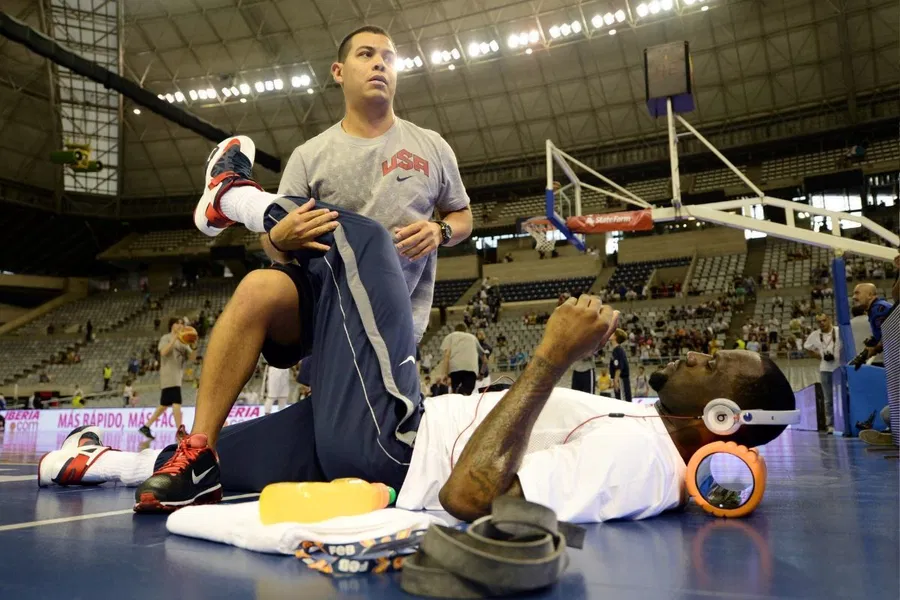 Mike Mancias et LeBron James