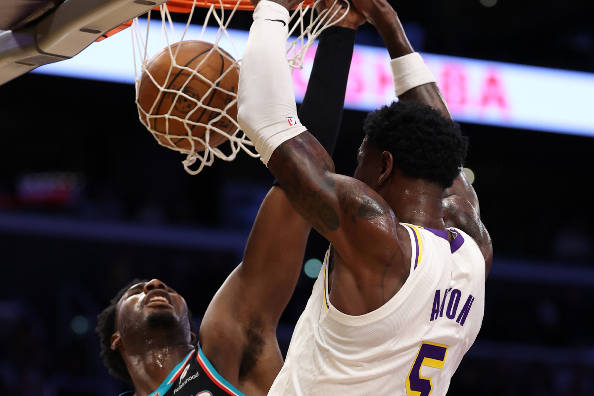 Deandre Ayton face aux Grizzlies