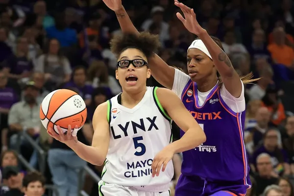 Le Mercury chute face au Lynx pour la première de Valériane Ayayi