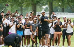 Stephen Curry réussit un trou en un au tournoi de golf des célébrités !
