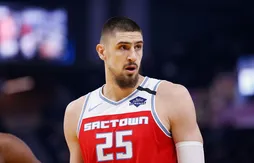 Alex Len file aux Raptors