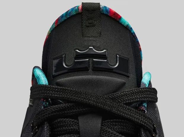 nikelebron11low-blackgum-1