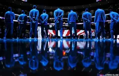 La NBA insiste : “Les joueurs doivent rester debout pendant l’hymne national”