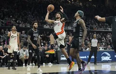 Laminés aux rebonds, les Spurs s’inclinent face aux Pistons
