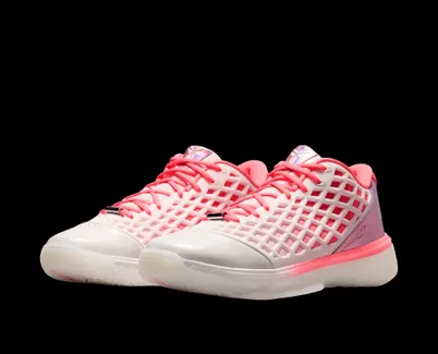 https://www.basketusa.com/thumbor/-v0t8S0_c_6t7UFe8LfegpzJKto=/402x325/smart/filters:format(webp)/https%3A%2F%2Fmedia.basketusa.com%2Fmain%2F2026%2F07%2Fnike-kobe-3-low-protro-wnba-all-star-iq3917-100.jpg