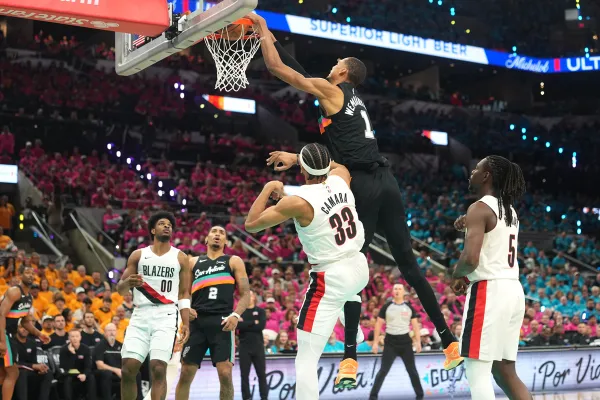 Victor Wembanyama frappe fort et les Spurs dominent les Blazers