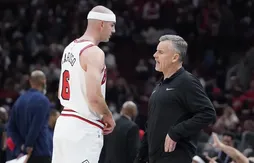 Alex Caruso réaggrave sa blessure au pied