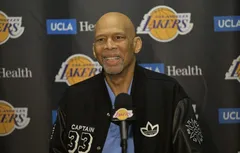 Kareem Abdul-Jabbar hospitalisé après une chute en plein concert