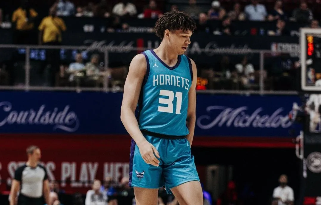 Tidjane Salaün avec les Charlotte Hornets