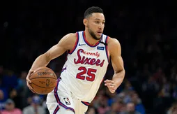 Sam Cassell surveille les ballons perdus de Ben Simmons
