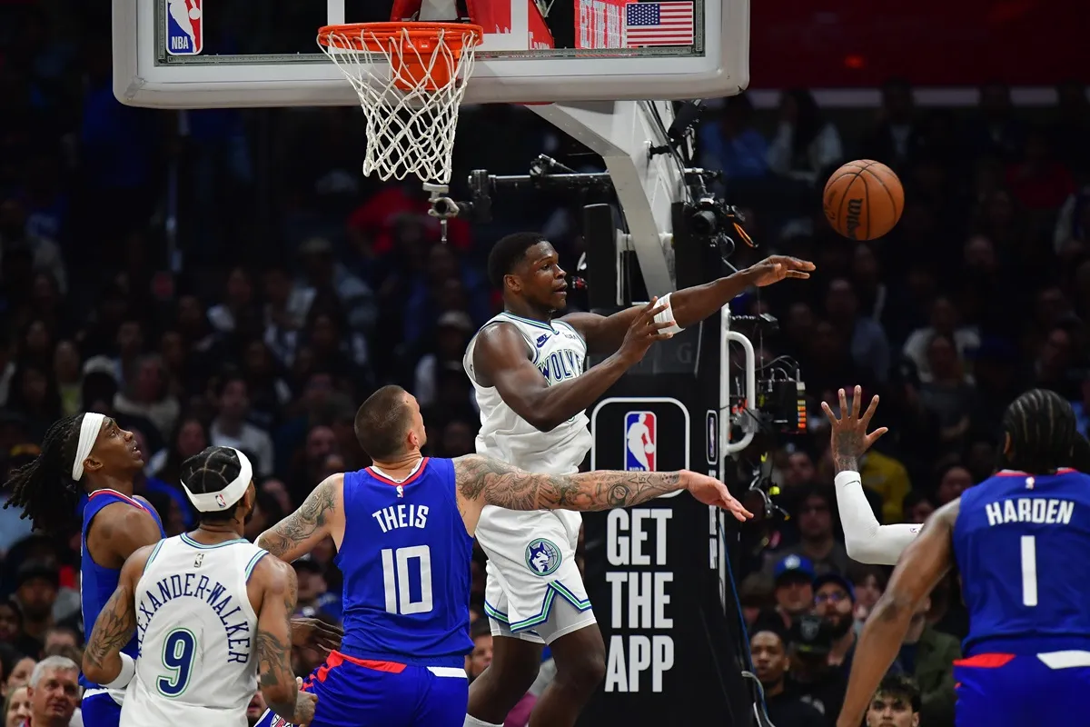 Anthony Edwards Wolves