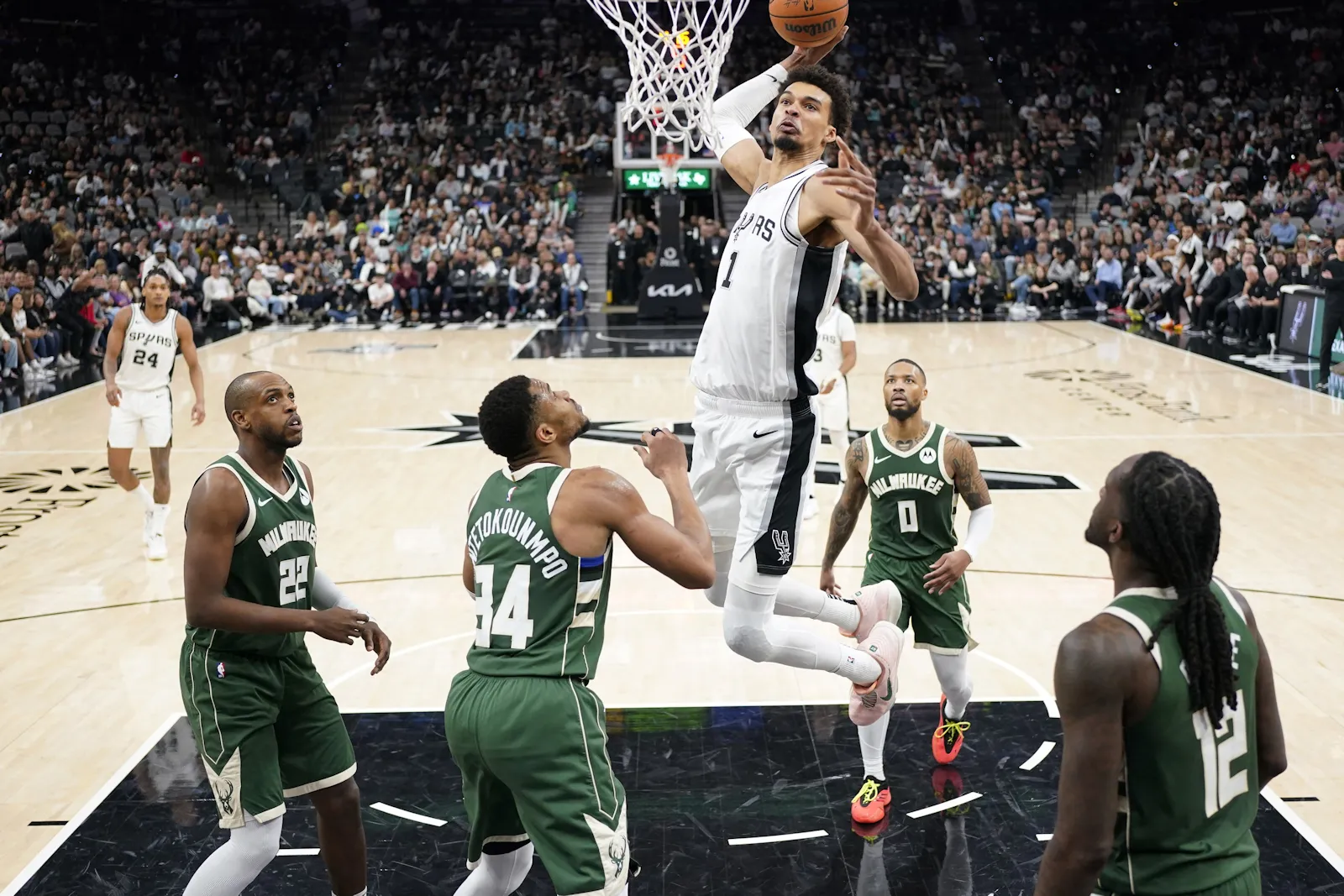 victor wembanyama et giannis antetokounmpo coéquipiers au all-star game